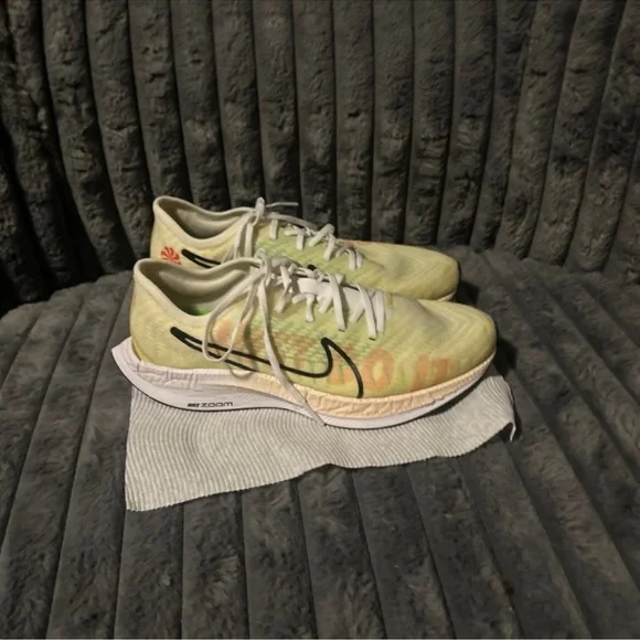 Nike Gradient Yellow Pegasus Sneakers excellent condition 8.5 - Picture 3 of 9